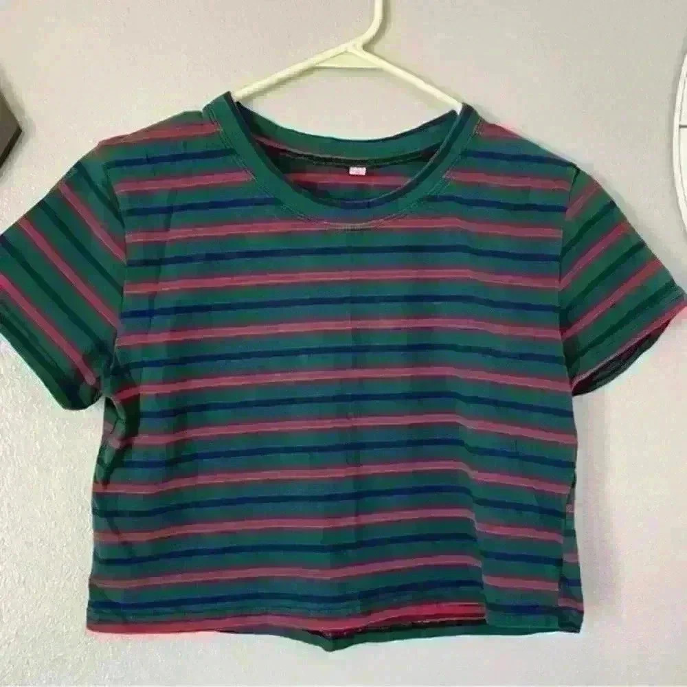 💚 3/$15 Size Large Green, Red, & Blue Striped Short Sleeves Crop Top - Picture 2 of 4